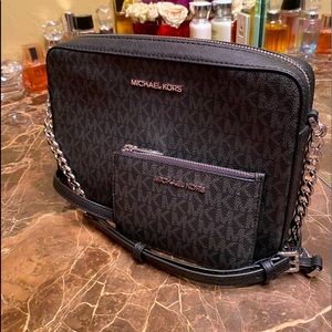 Michael Kors crossbody purse with coin wallet. ❣️MAKE AN OFFER❣️